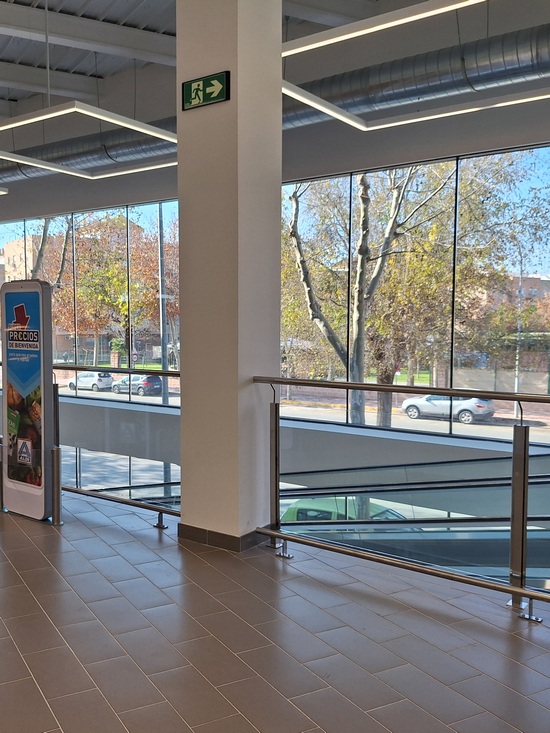 Barandilla inox con U y vidrios