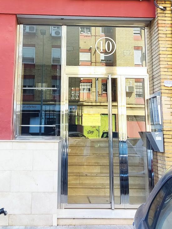 Portal de comunidad inox con 2 hojas y con vinilo